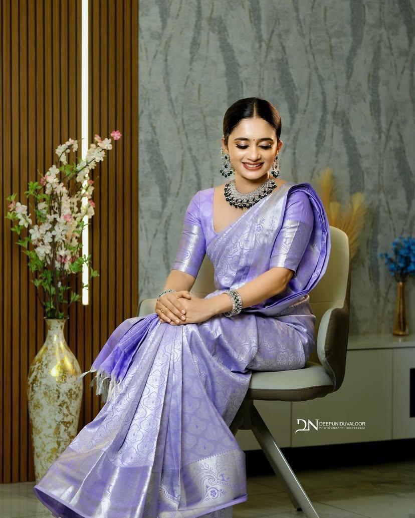 Elegant Purple Kanjivaram Silk Saree with Contrast Border and Zari Work