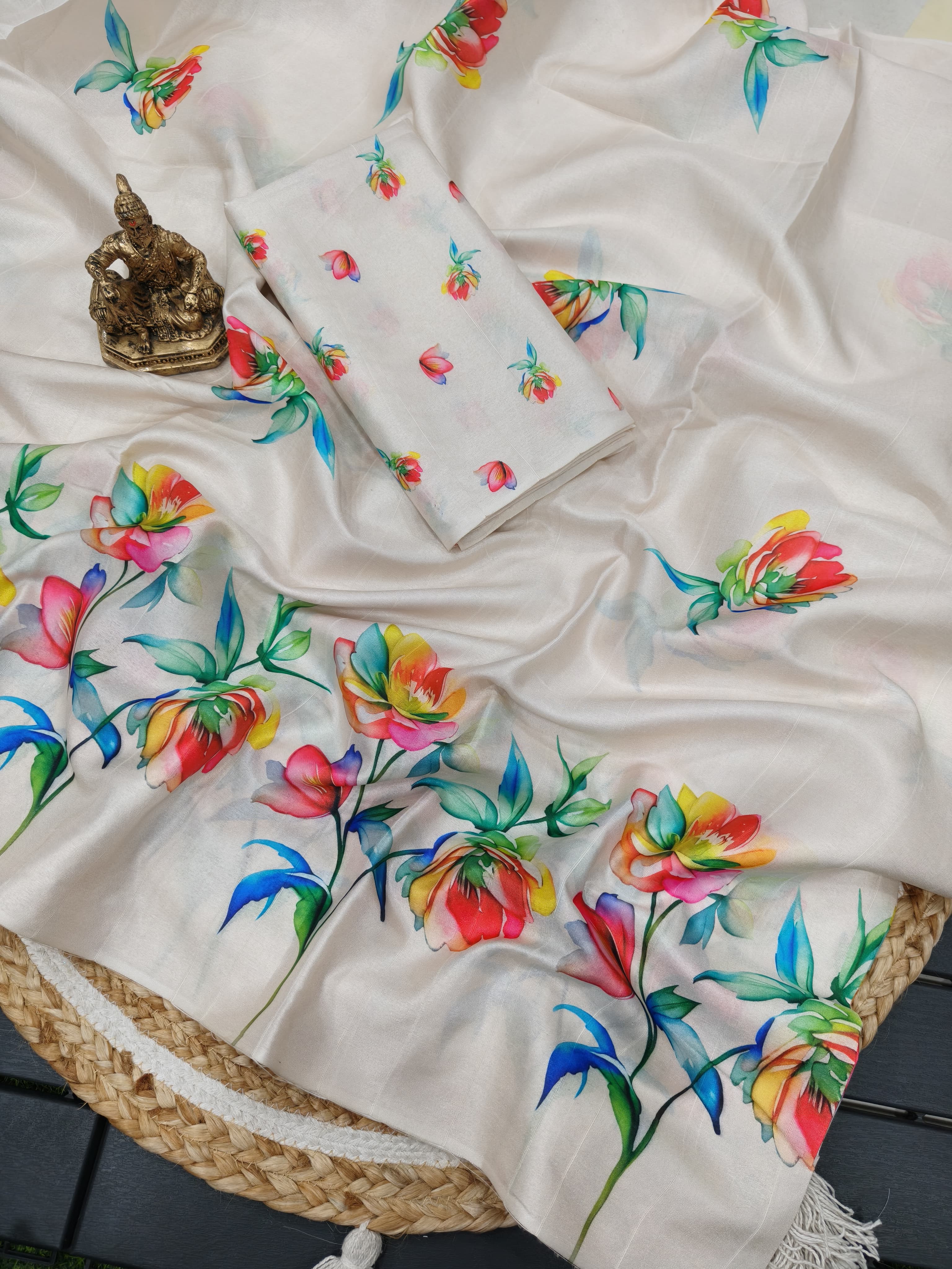 Aarohi Heavy Handloom Tussar Silk Saree with Tulips Digital Print & Matching Blouse