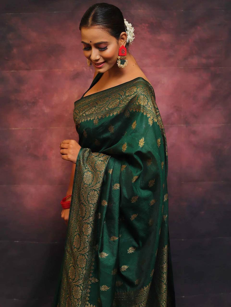Elegant Dark Green Banarasi Silk Saree with Gold Zari Work