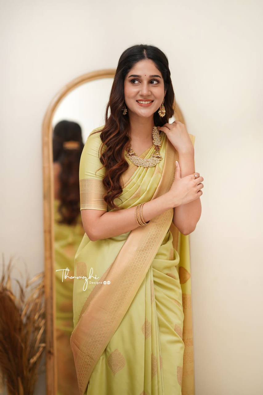 Elegant Green Silk Saree with Golden Border