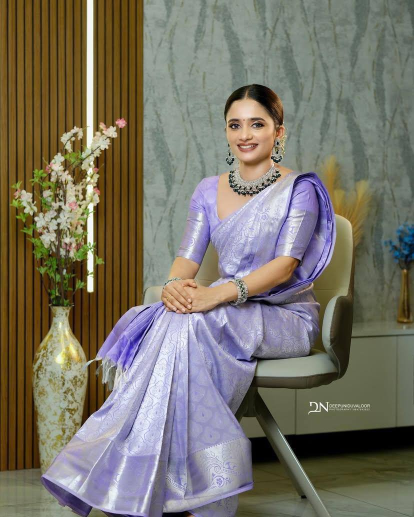 Elegant Purple Kanjivaram Silk Saree with Contrast Border and Zari Work