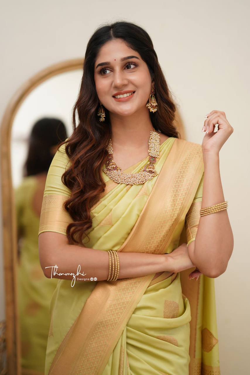 Elegant Green Silk Saree with Golden Border
