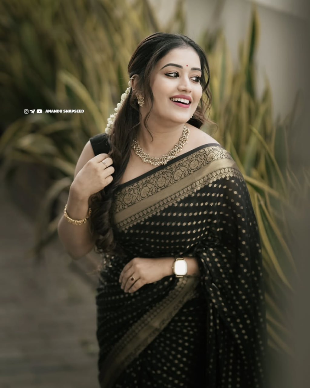 Elegant Black Saree with Golden Border and Sequin Work