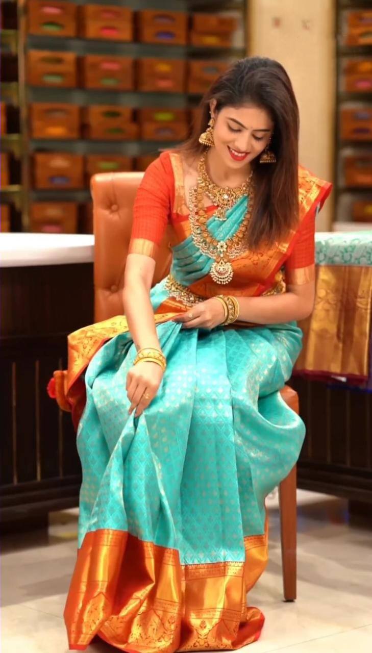 Traditional Kanjivaram Silk Saree with Contrast Border
