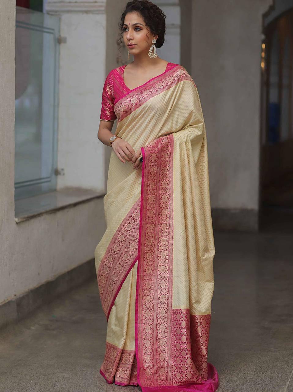 Elegant Banarasi Silk Saree with Contrast Pink Border and Brocade Blouse