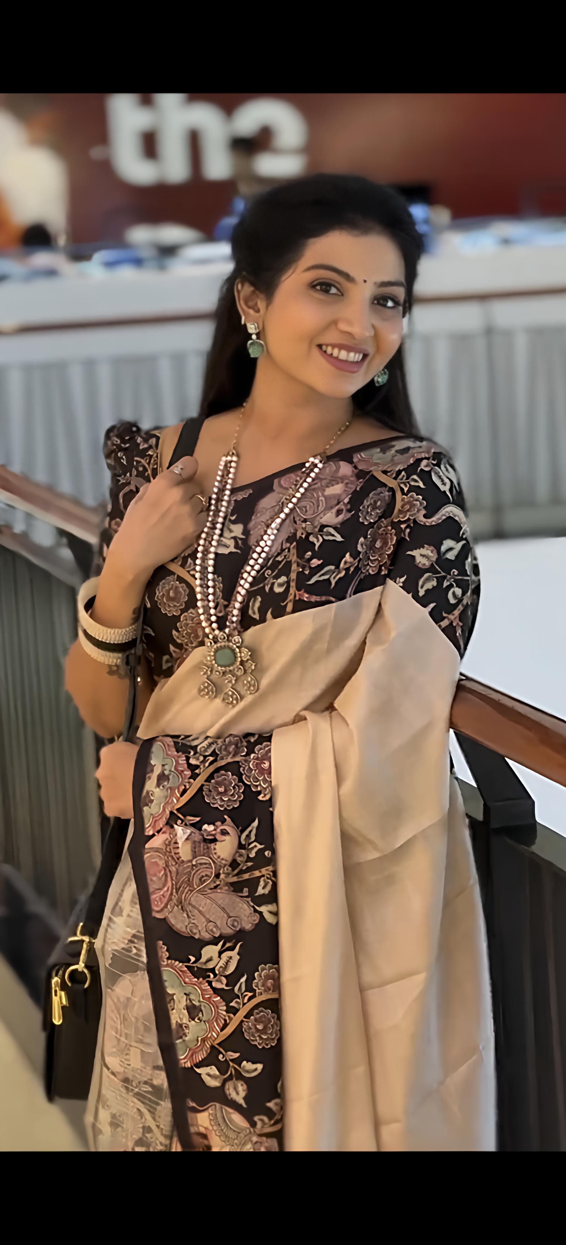 Laxmi Hathi Gajraj Handloom Tussar Silk Saree with Printed Blouse & Tassel Pallu