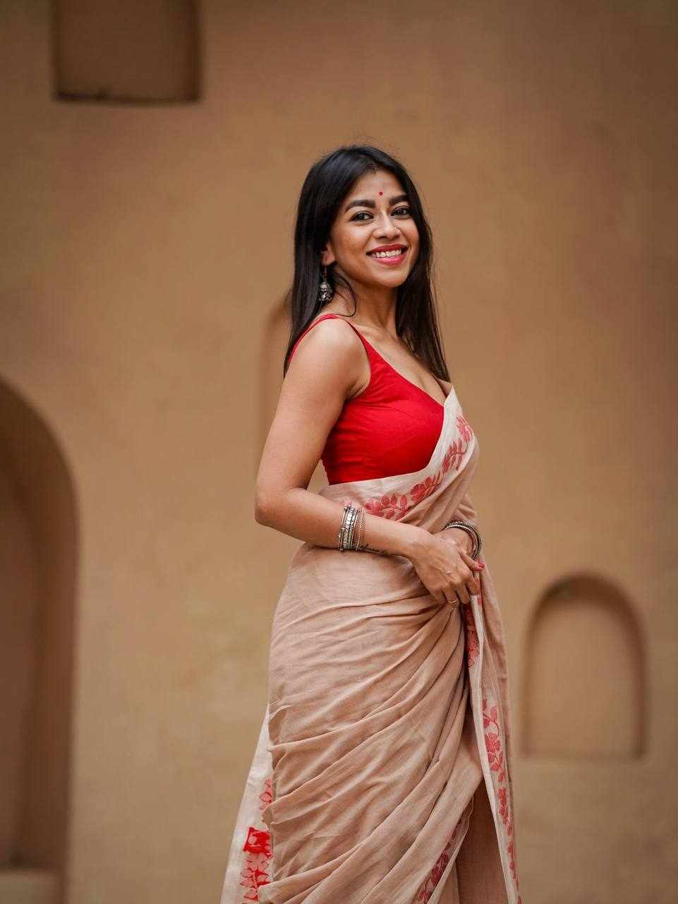 Women's Linen Cotton Digital Print Saree with Tassels & Satin Banglory Blouse – Beige & Red